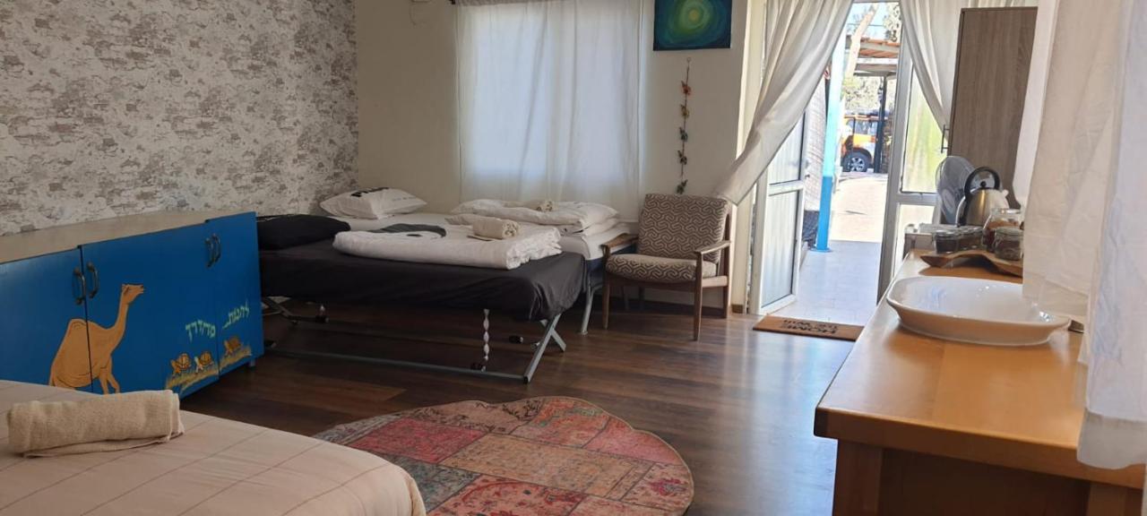 Desert Bird Guest House Arad Esterno foto