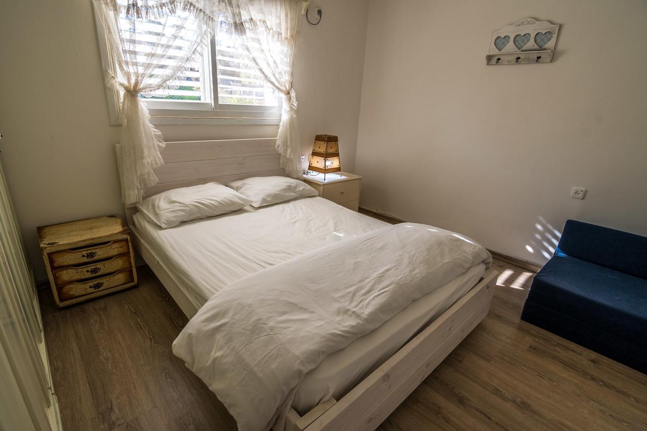 Desert Bird Guest House Arad Esterno foto